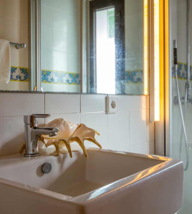 resa estates ibiza 2021 holiday home villa rent talamanca  bathroom mirror.jpg